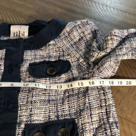 Tibi New York’s Chanel Style Knit Cropped Jacket 4 usable pockets. Hidden snaps. - Picture 8 of 16